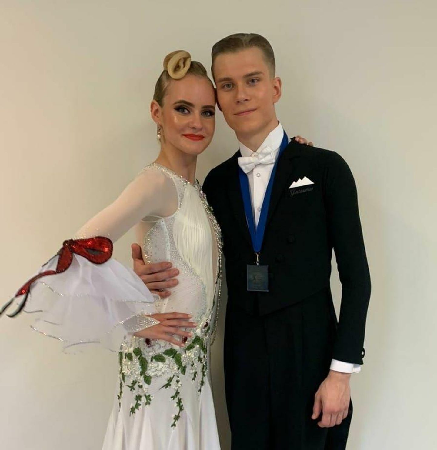 Сара Софи Барябина и гражданин России Алексей Бессонов совсем недавно стали чемпионами мира в классе U21 по стандартному танцу. Фото 2022 года.