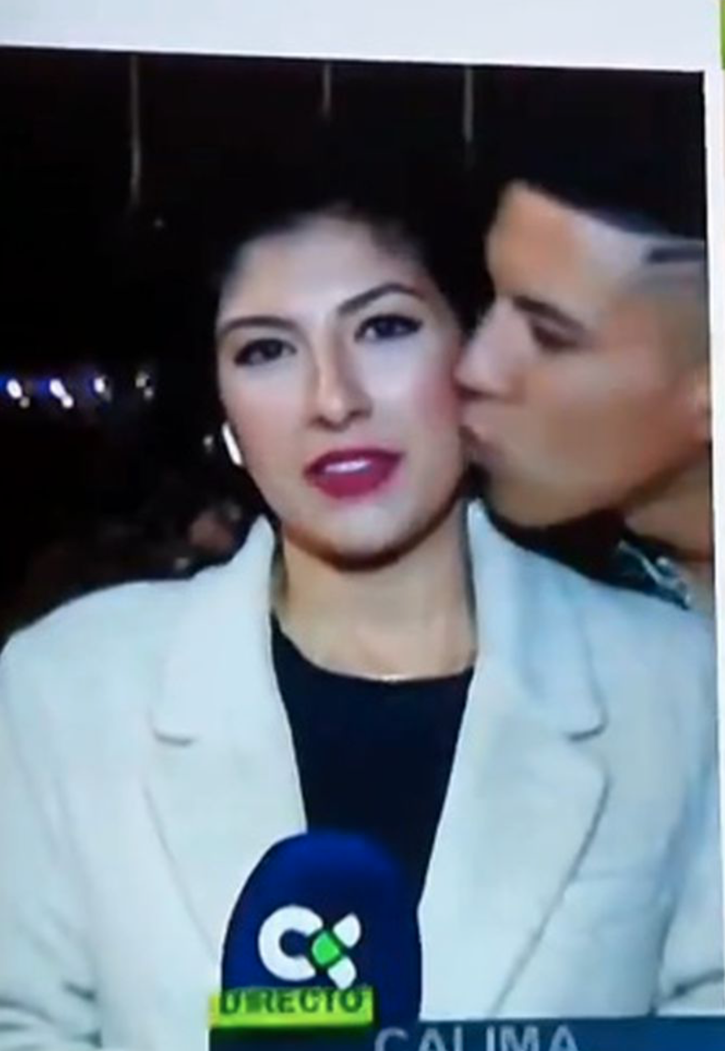 Võõras mees tuli Hispaania ajakirjanikku Raquel Guilláni otse-eetris musitama.
