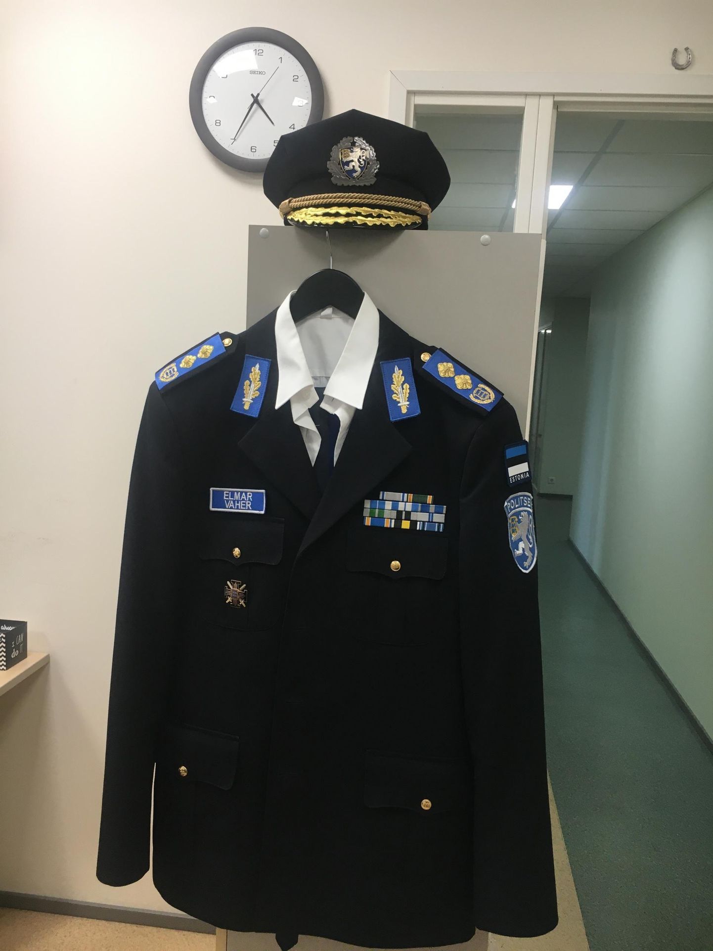 Politsei peadirektor Elmar Vaher annetas oma vormi politseimuuseumile eelmisel aastal.