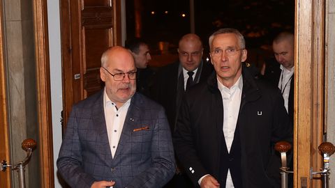 FOTOD ⟩ NATO peasekretär saabus Eestisse