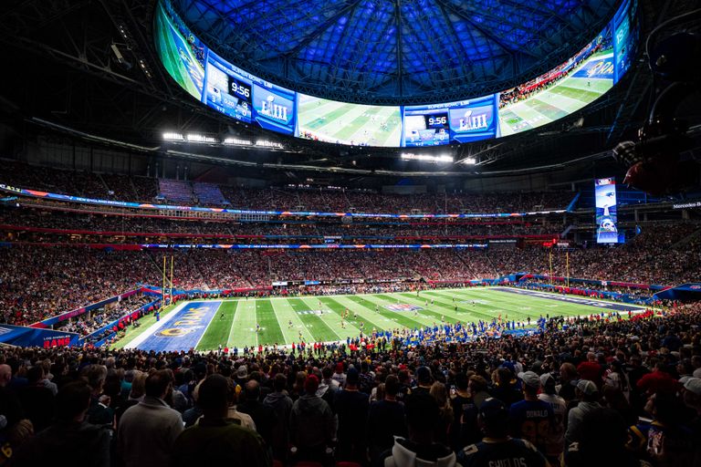 Ameeriklaste suurim spordipidustus – Ameerika jalgpalli liiga NFLi finaalmäng Super Bowl.