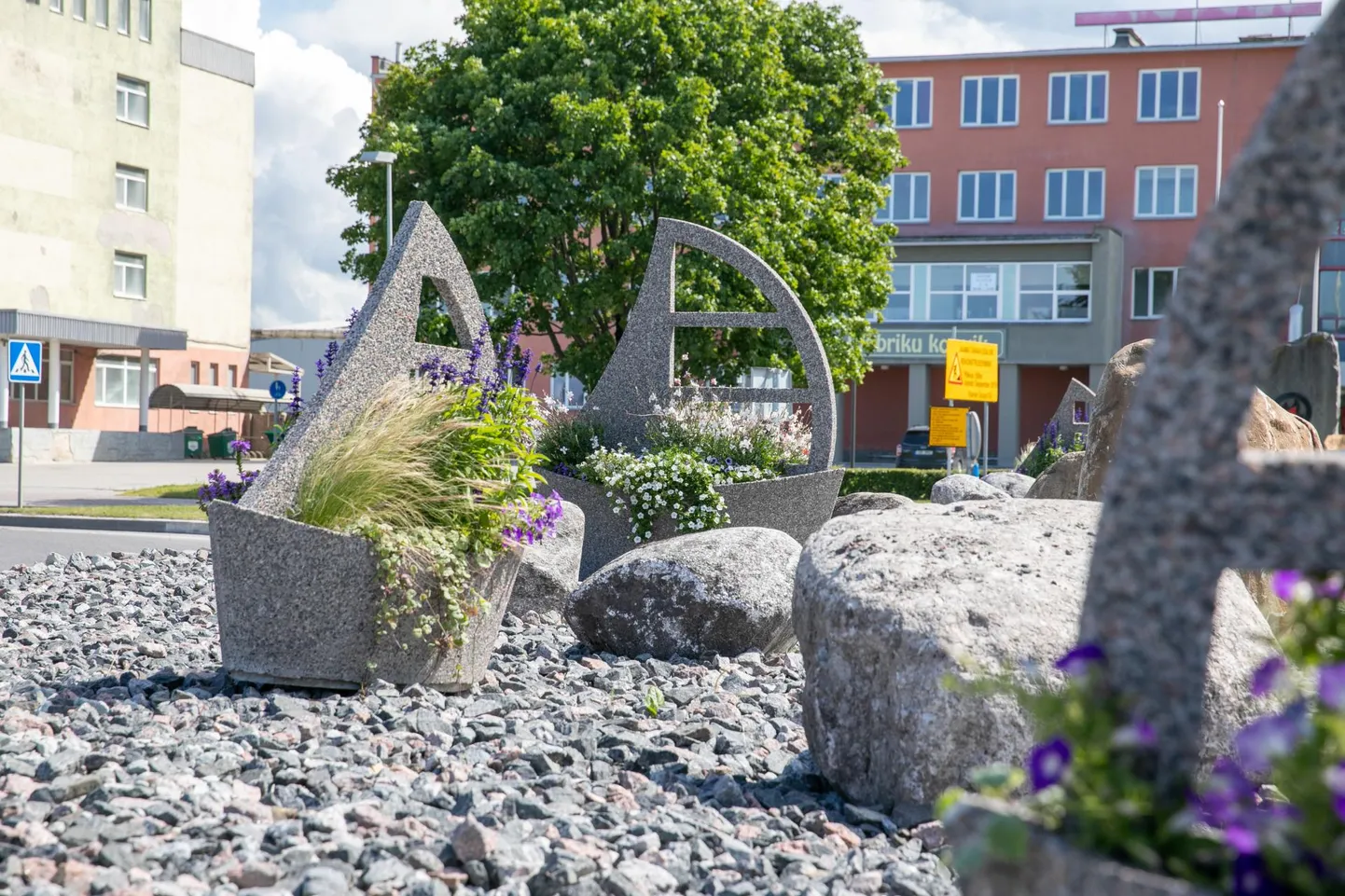 Kunda ringteid kaunistavad purjekad ja oleks kahetsusväärne, kui vandaalid ka nende kallal käiksid.