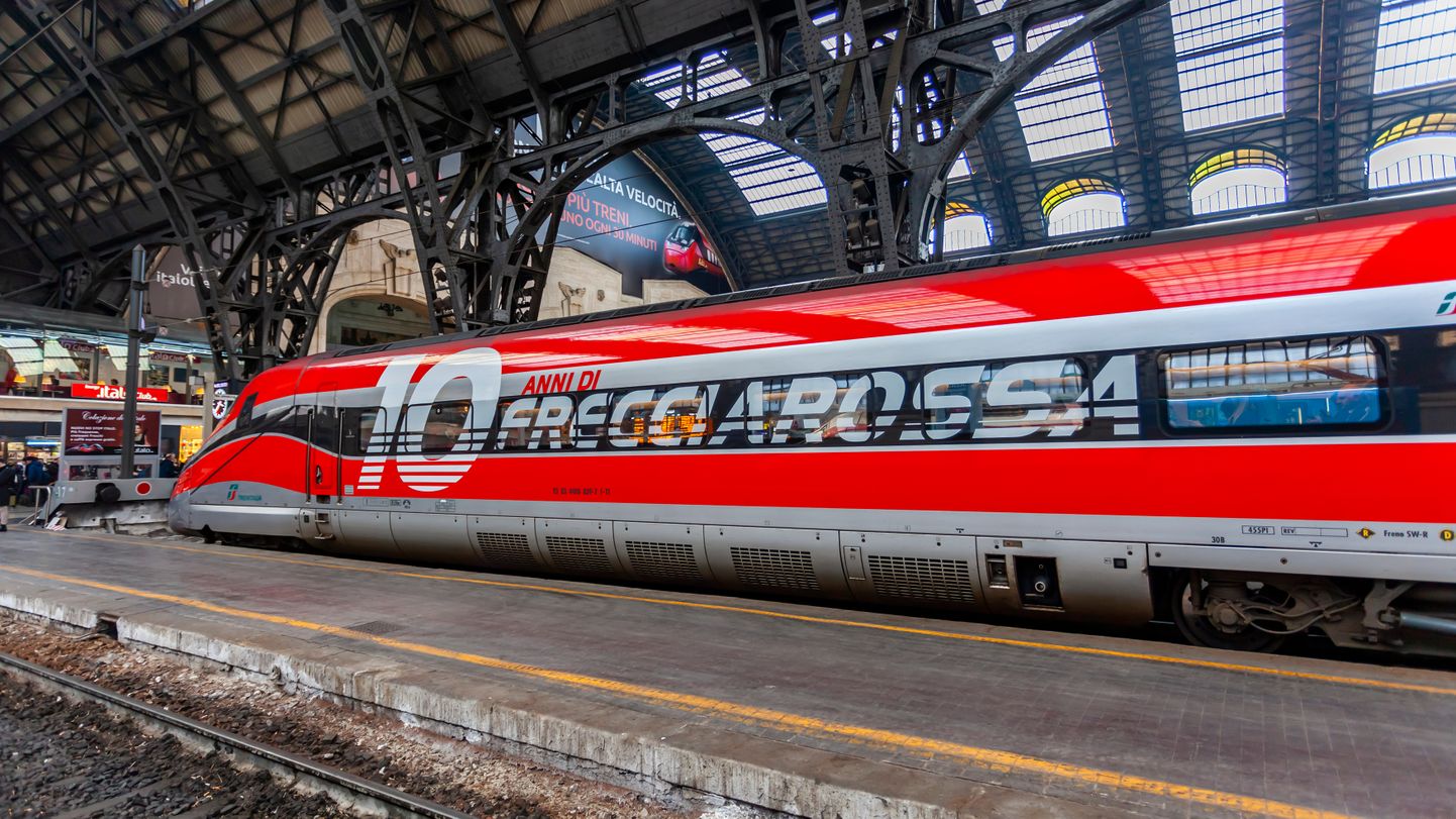 Поезд на вокзале в Милане. Иллюстративное фото