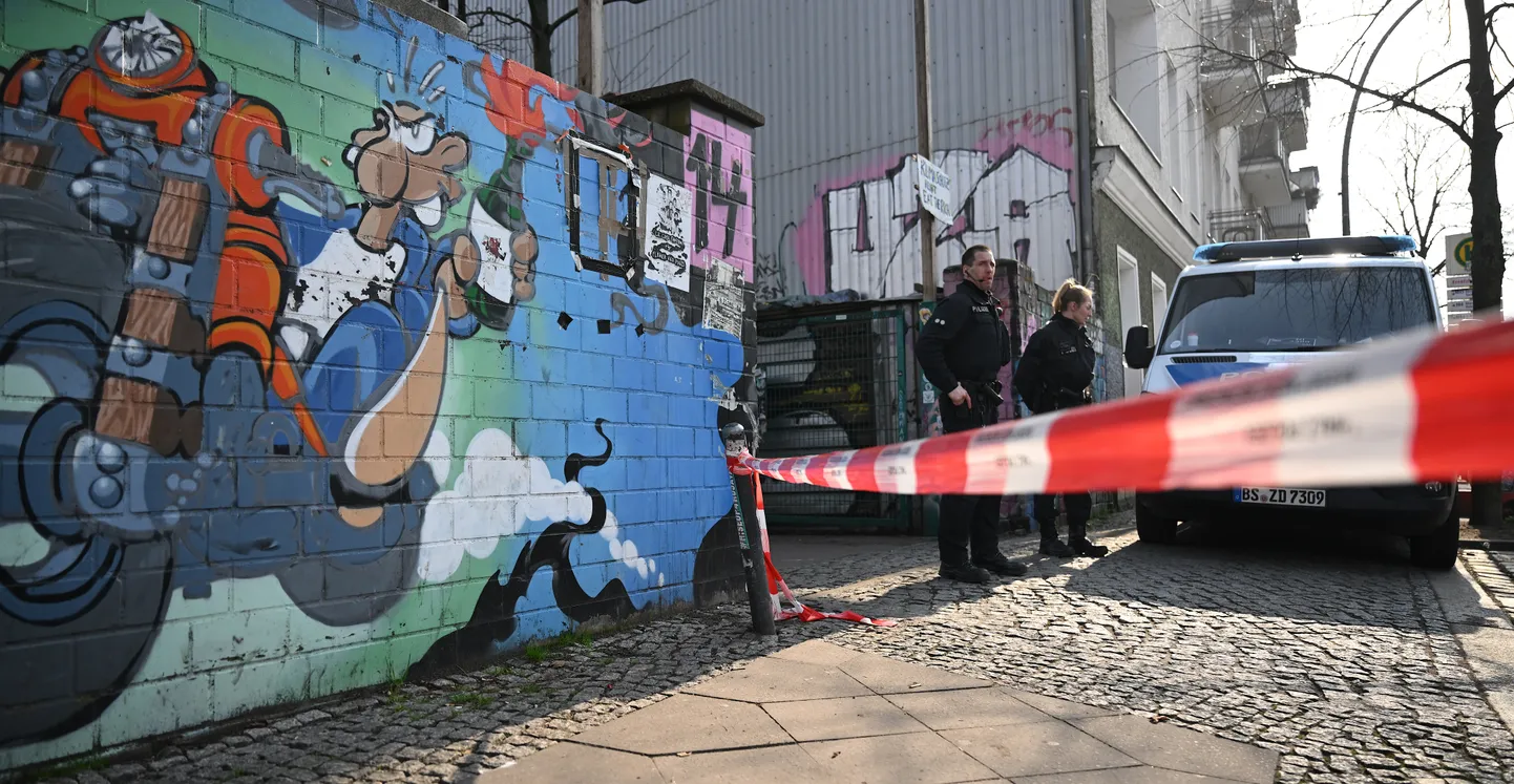Saksa politseinikud Berliinis Friedrichshaini linnaosas. Foto pole seotud kõnealuse haaranguga.