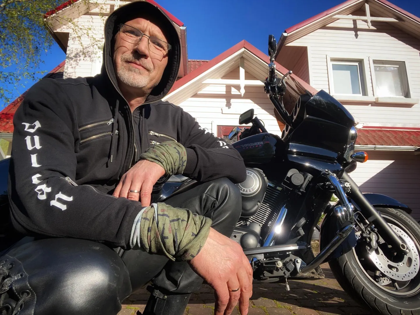 Motoklubi Vulcan Riders Finlandi liige Vallo Nuust tegi endast ise pildi, millele jäi ka tema mootorratas Kawasaki VN1700 Voyager Custom.