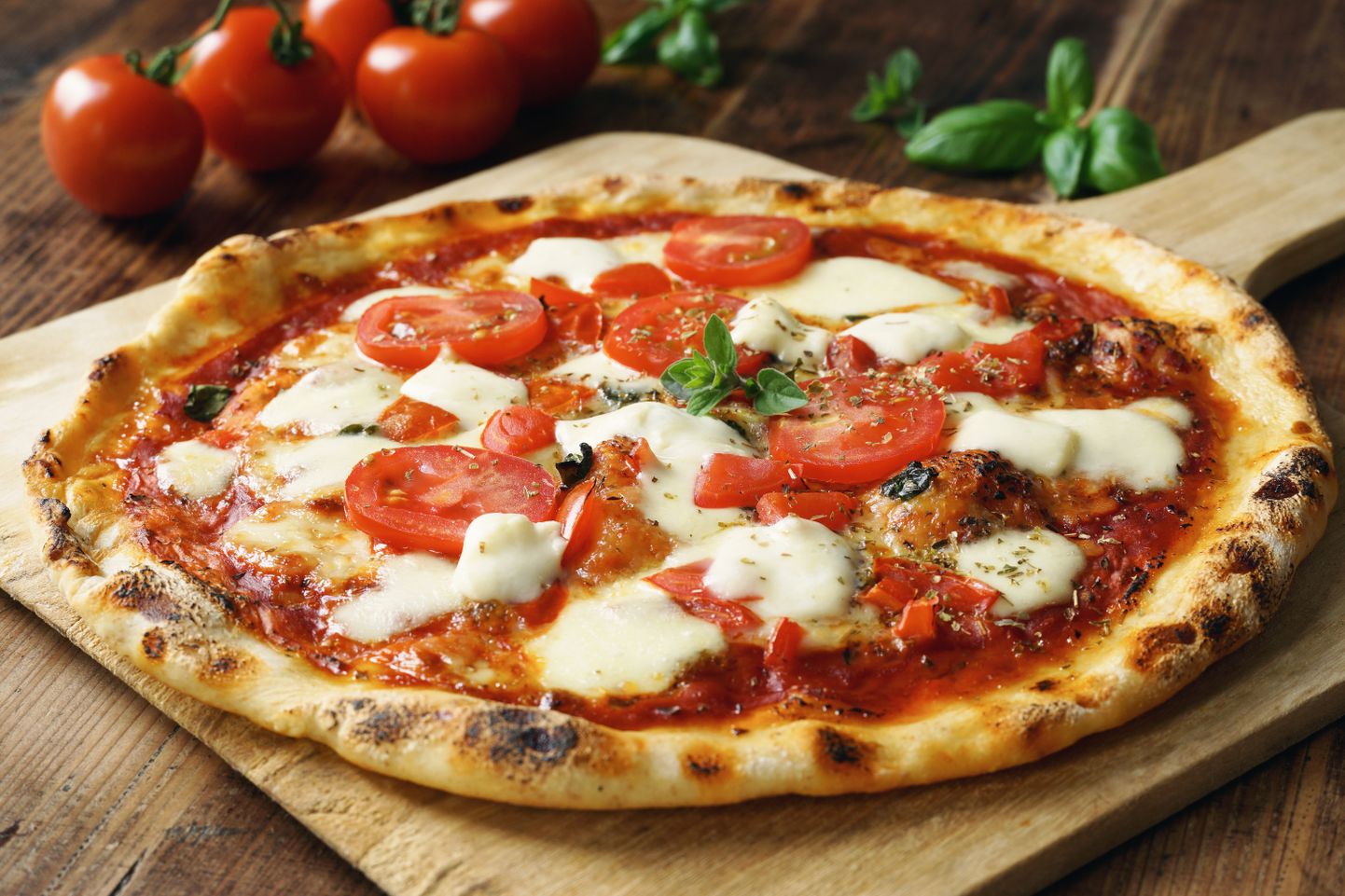 Ka tomatid ja juust võivad soodustada türamiini teket kehas, mis põhjustab toidutalumatust.
