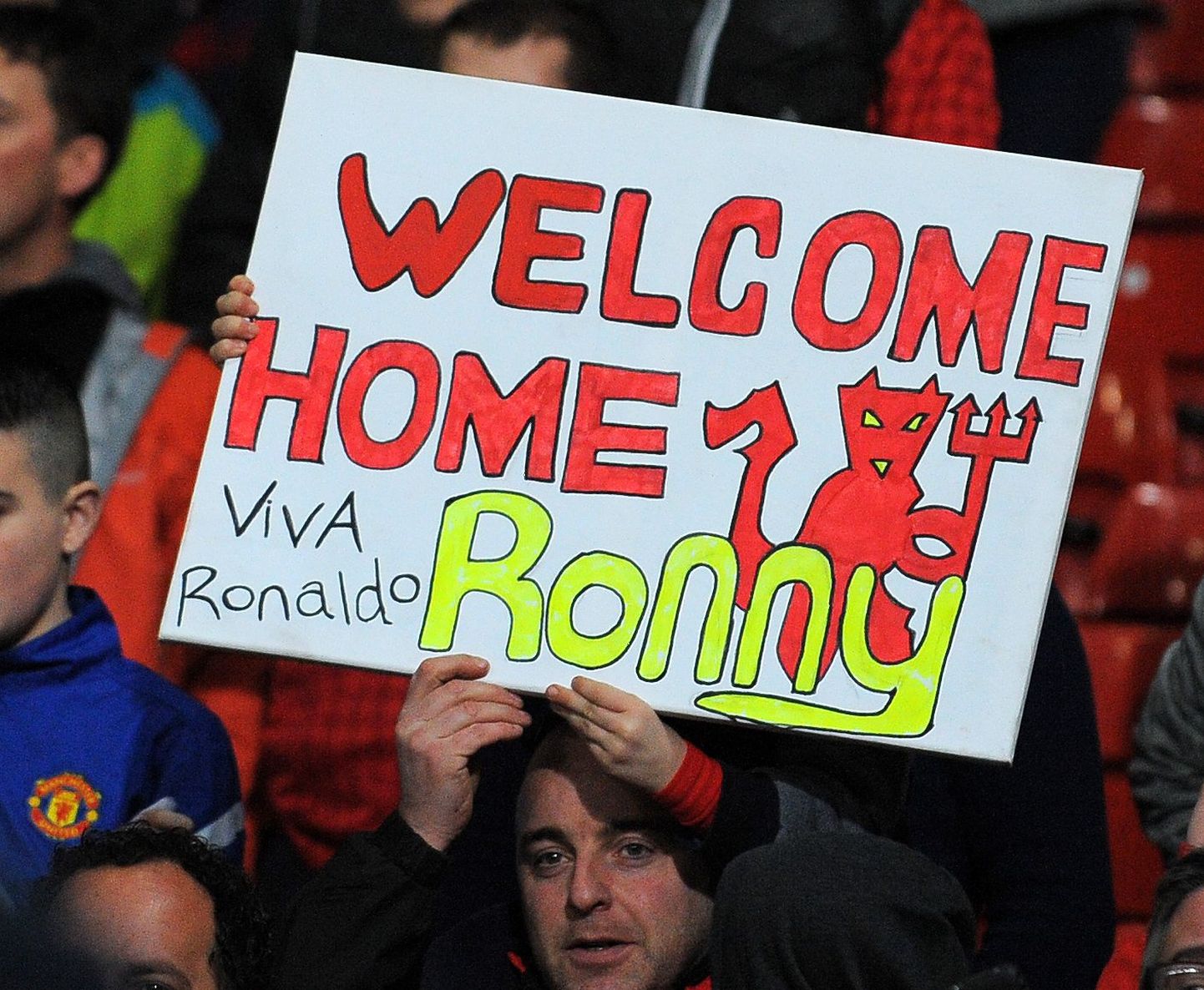 Manchester Unitedi fännid tervitasid Ronaldot sõbralikult.