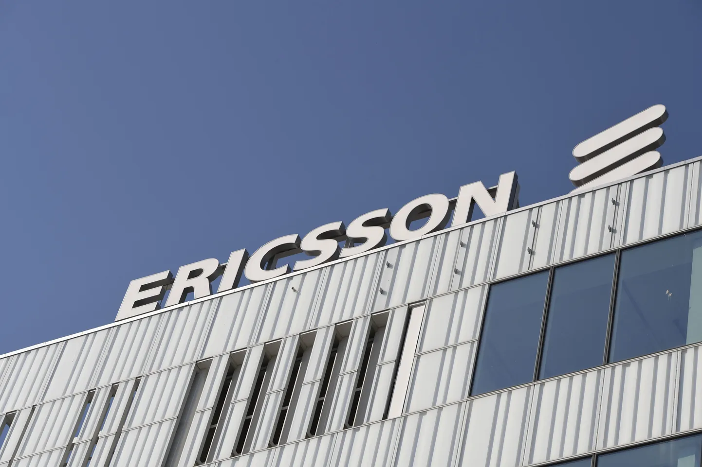 Ericssoni sõnul on kukkumine on tingitud struktuurimuudatustest.
