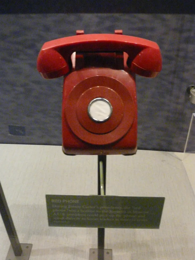 30 august 1963
Valimiskettata «Kuuma Liini» telefon eksponeeritult Jummi Carteri raamatukogu muuseumis.