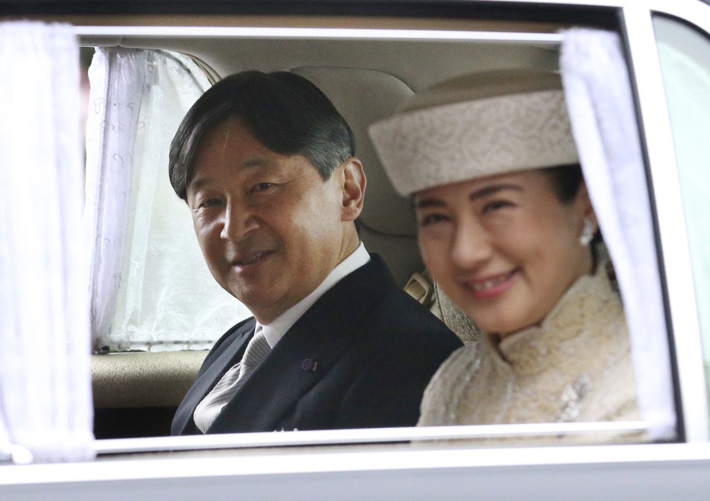 Jaapani kroonprints Naruhito ja kroonprintsess Masako saabumas täna kuninglikku paleesse.