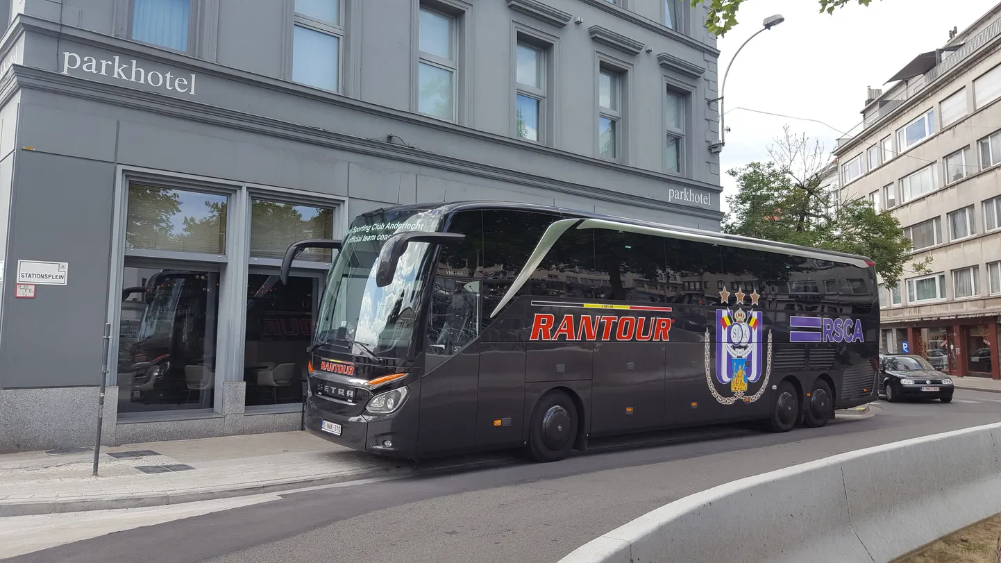Võrkpallureid sõidutatakse Belgias jalgpallibussidega.