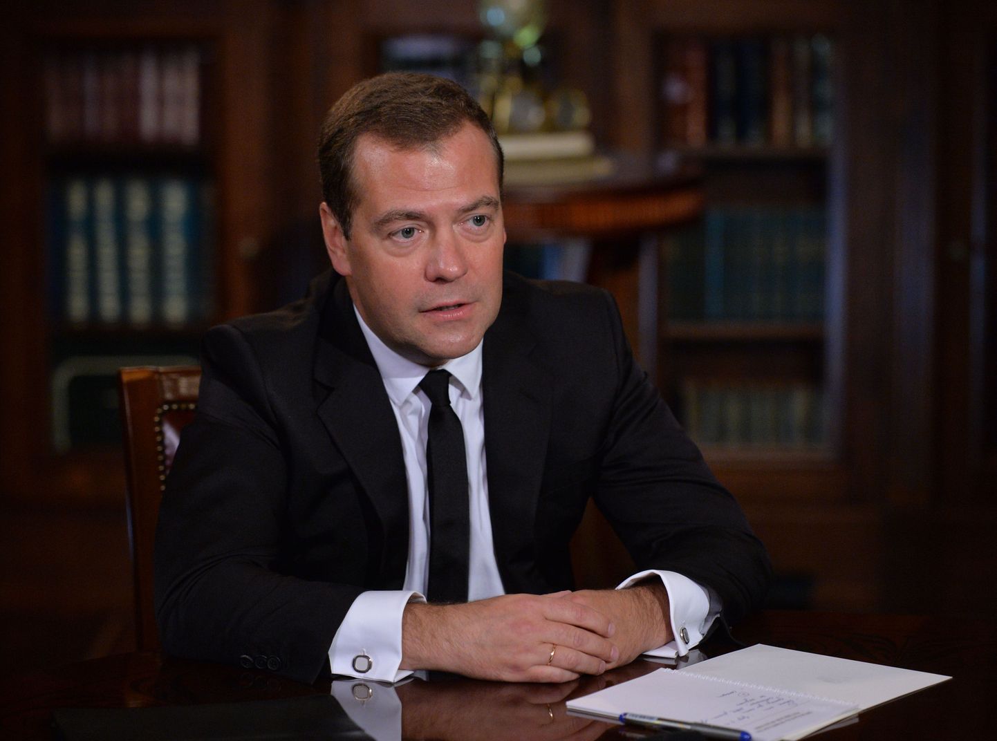 Vene peaminister Dmitri Medvedev Gorki residentsis andmas intervjuus Vedomosti ajakirjanikele.