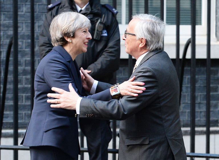 May ja Junckeri tervitus õhtusöögi eel. Foto: Scanpix