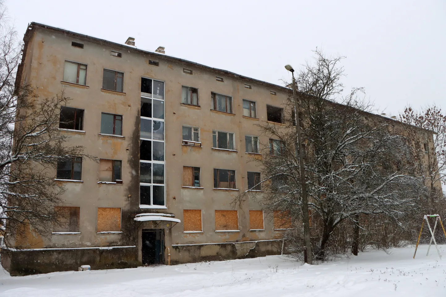 Hüljatud kortermaja Kohtla-Järvel Vahtra tänavas.