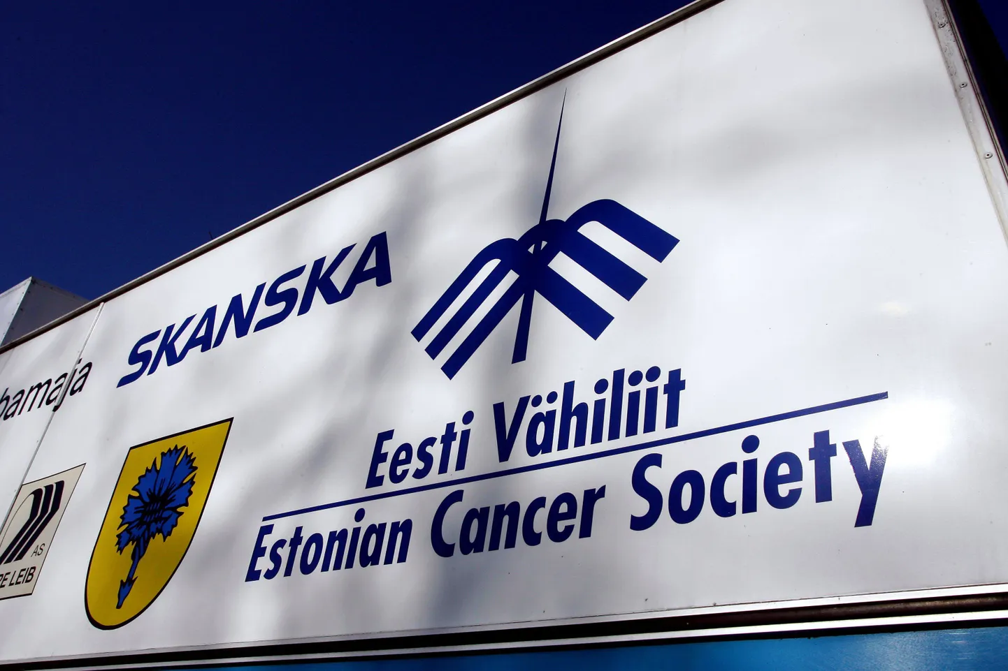 Vähiliidu logo uuringubussil.