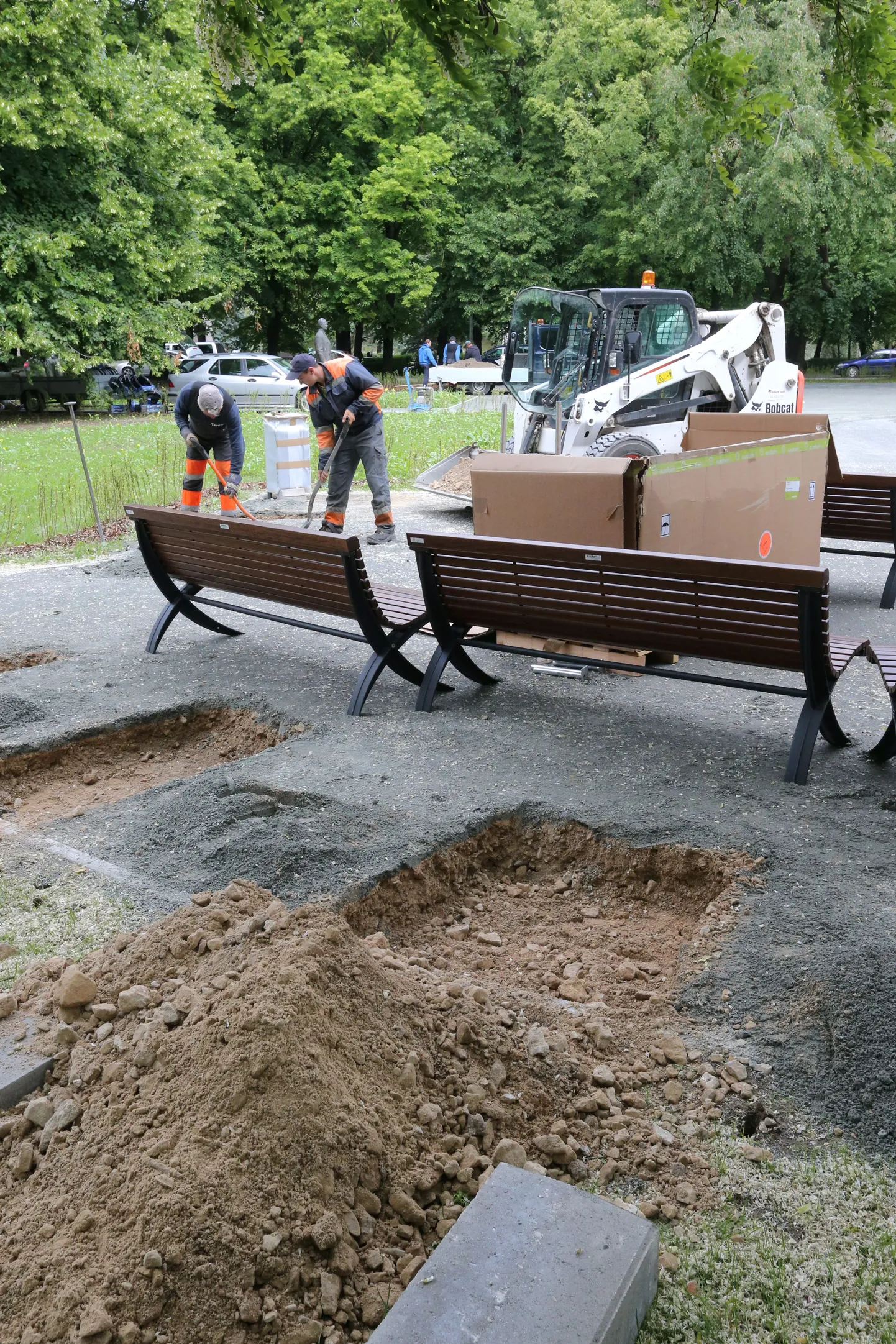 Linnal on plaan panna Peeter Põllu parki viisteist nimelist pinki. Esimene neist saab nimesildi külge tuleval esmaspäeval.