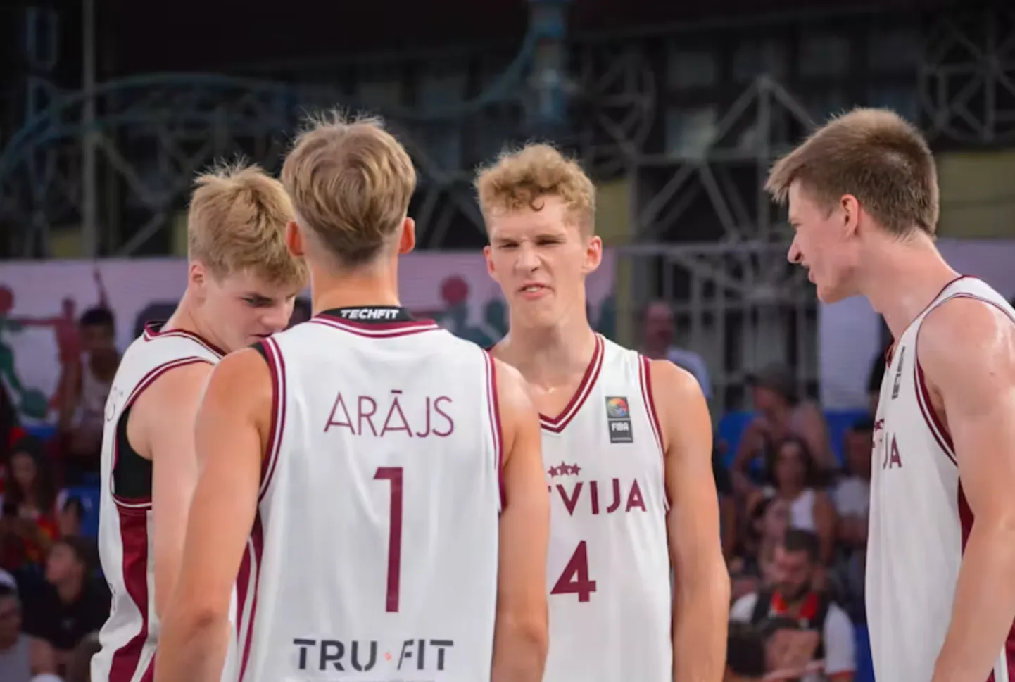 Latvijas U-18 vīriešu 3x3 basketbola izlase ar Ronaldu Ginteru, Gustavu Emīlu Arāju, Mārtiņu Piternieku un Aleku Simsonu sastāvā