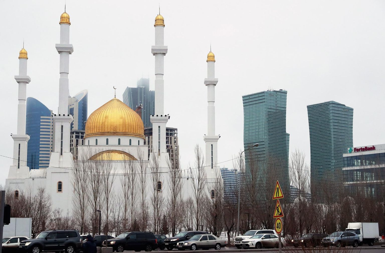 Kõrbesse ehitatud Kasahstani uus pealinn Astana, mis 2019. aastal nimetati Nursultan Nazarbajevi auks ümber Nur-Sultaniks.
