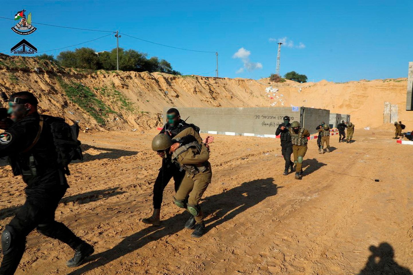 2022. aasta detsembris avaldatud pilt, millel on näha Hamasi võitlejaid valmistumas  «reidiks vaenlase tagalasse» ja harjutamas pantvangi võtmist