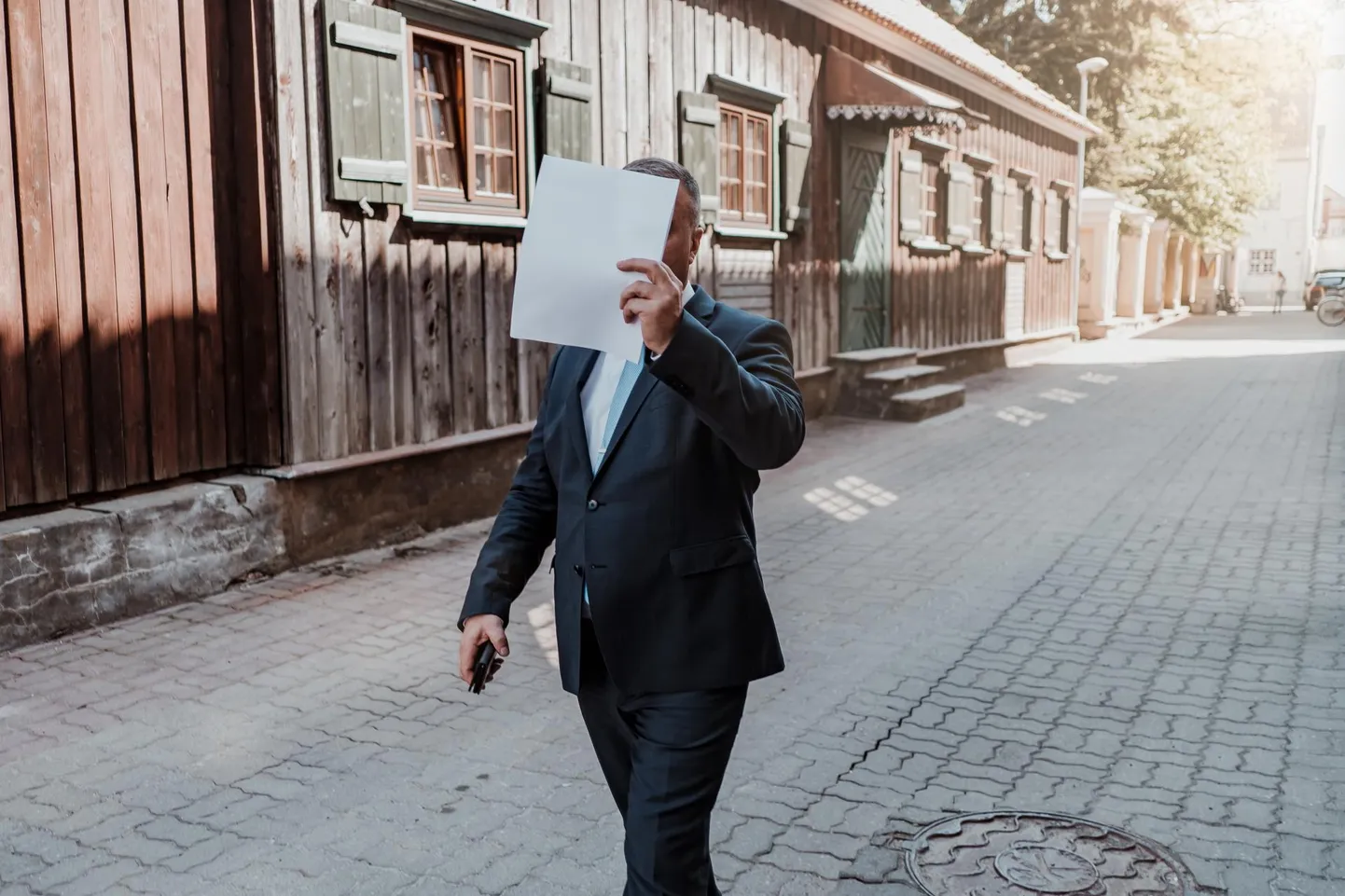 Ago Kalmer ei soovinud, et fotograaf teda õnnitluskõnede ajal pildistab ja ähvardas kohtuga.