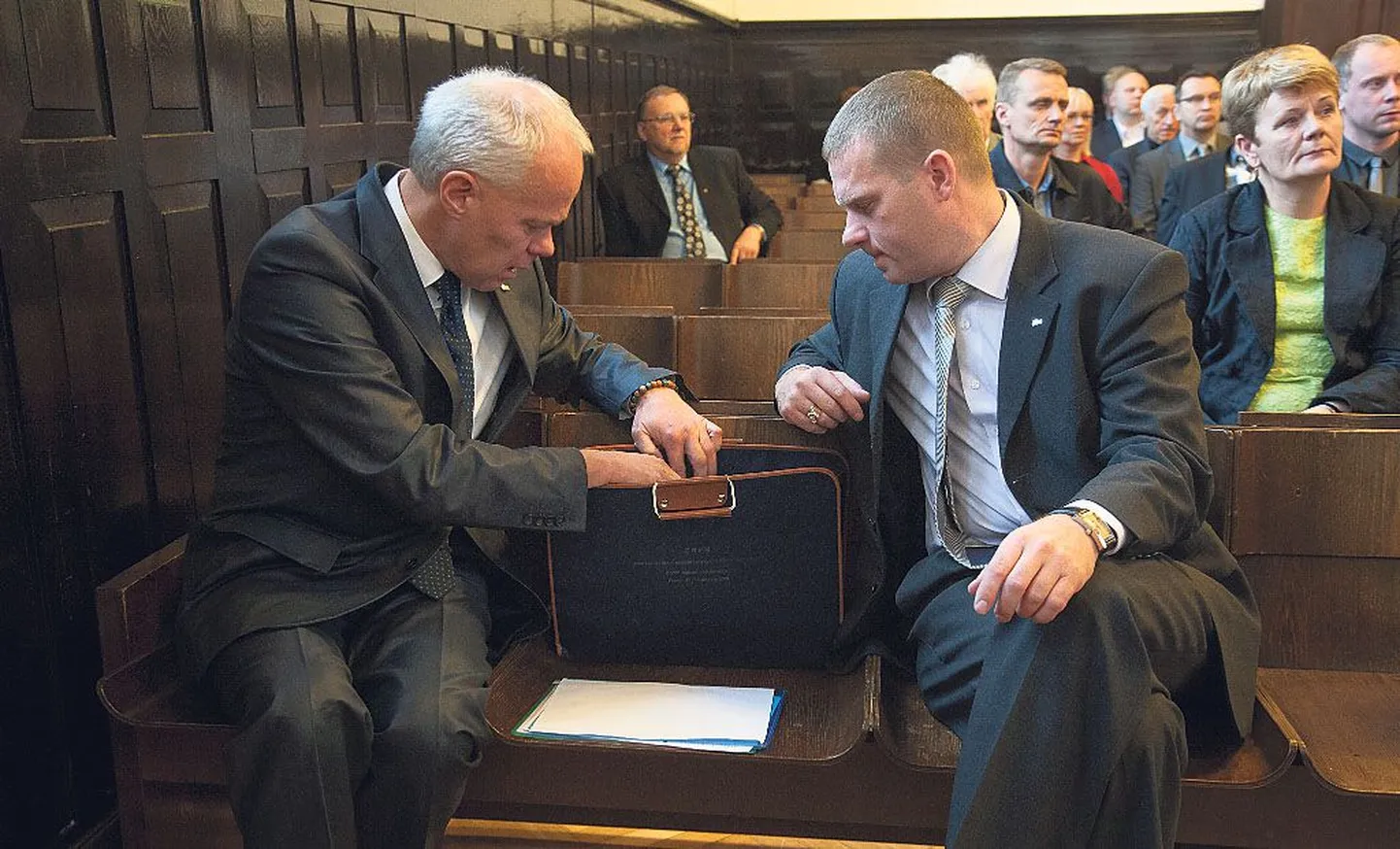 Uus koalitsioonileping on Toomas Kivimägi ja Kivimägi valimisprogrammi ette valmistanud Romek Kosenkraniuse nägu.