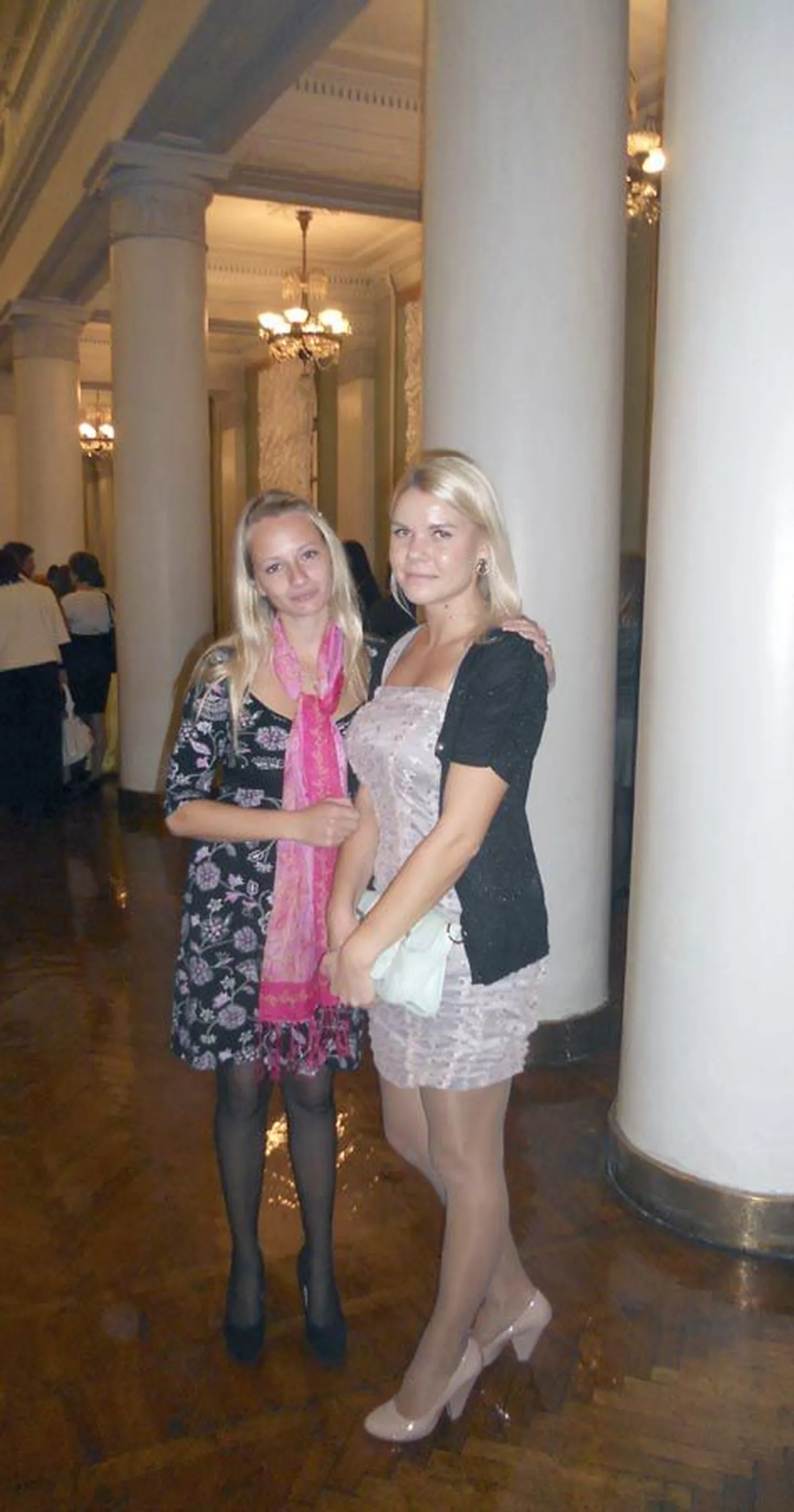 Kerstin Kütt (paremal) käis Voroneži teatris balletti «Luikede järv» vaatamas ja on kindel, et need olid tema vahetusüliõpilase perioodil ühed paremini paigutatud rublad.