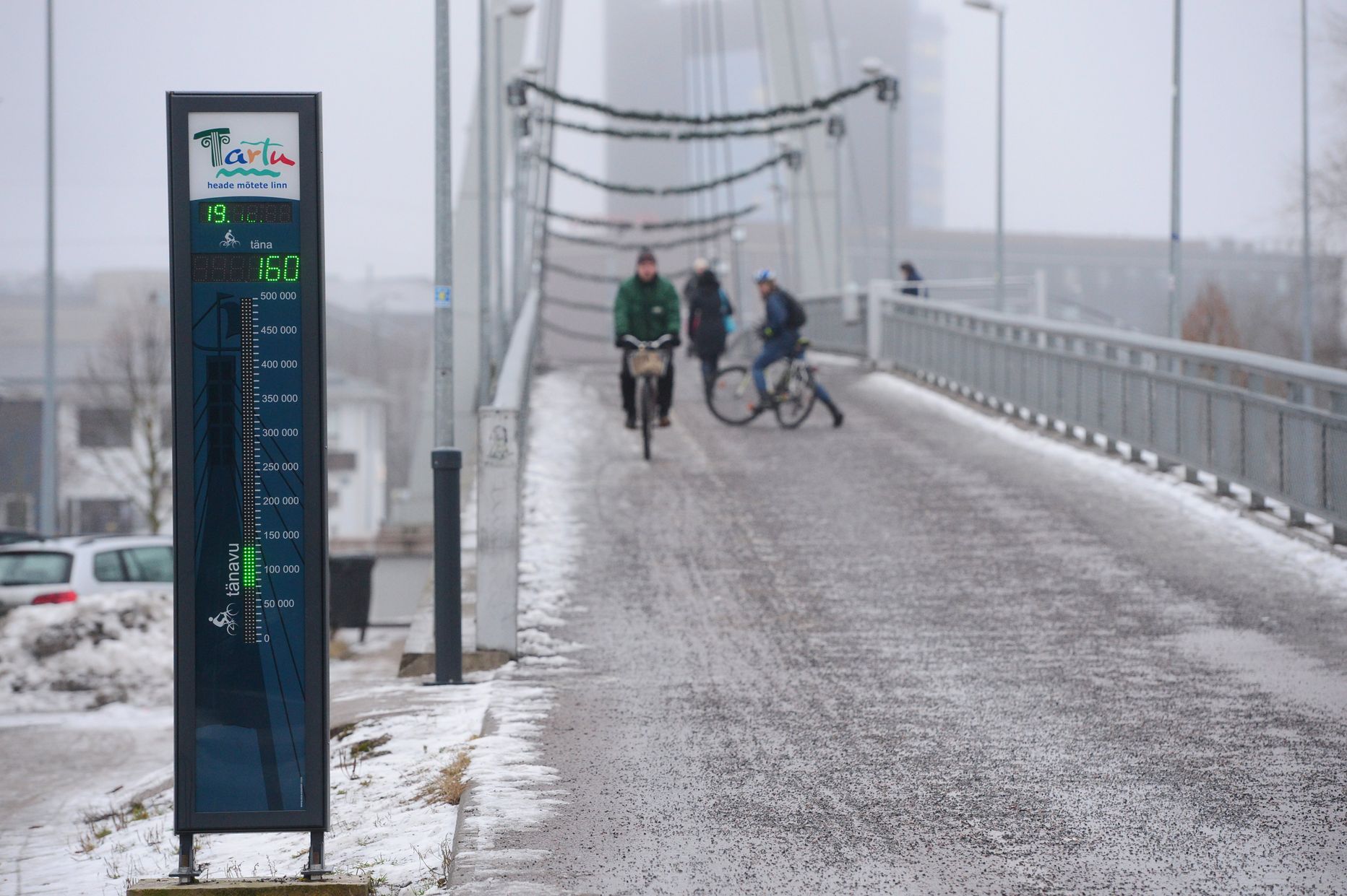 Viletsa suusailmaga talvel liikleb linnas rohkelt rattureid. Turusilla loenduri järgi oli eile pärastlõunaks silda ületanud 160 ratturit.