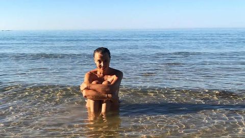 Ведущая «Жди меня» на «Первом канале» полностью обнажилась на пляже (ФОТО)