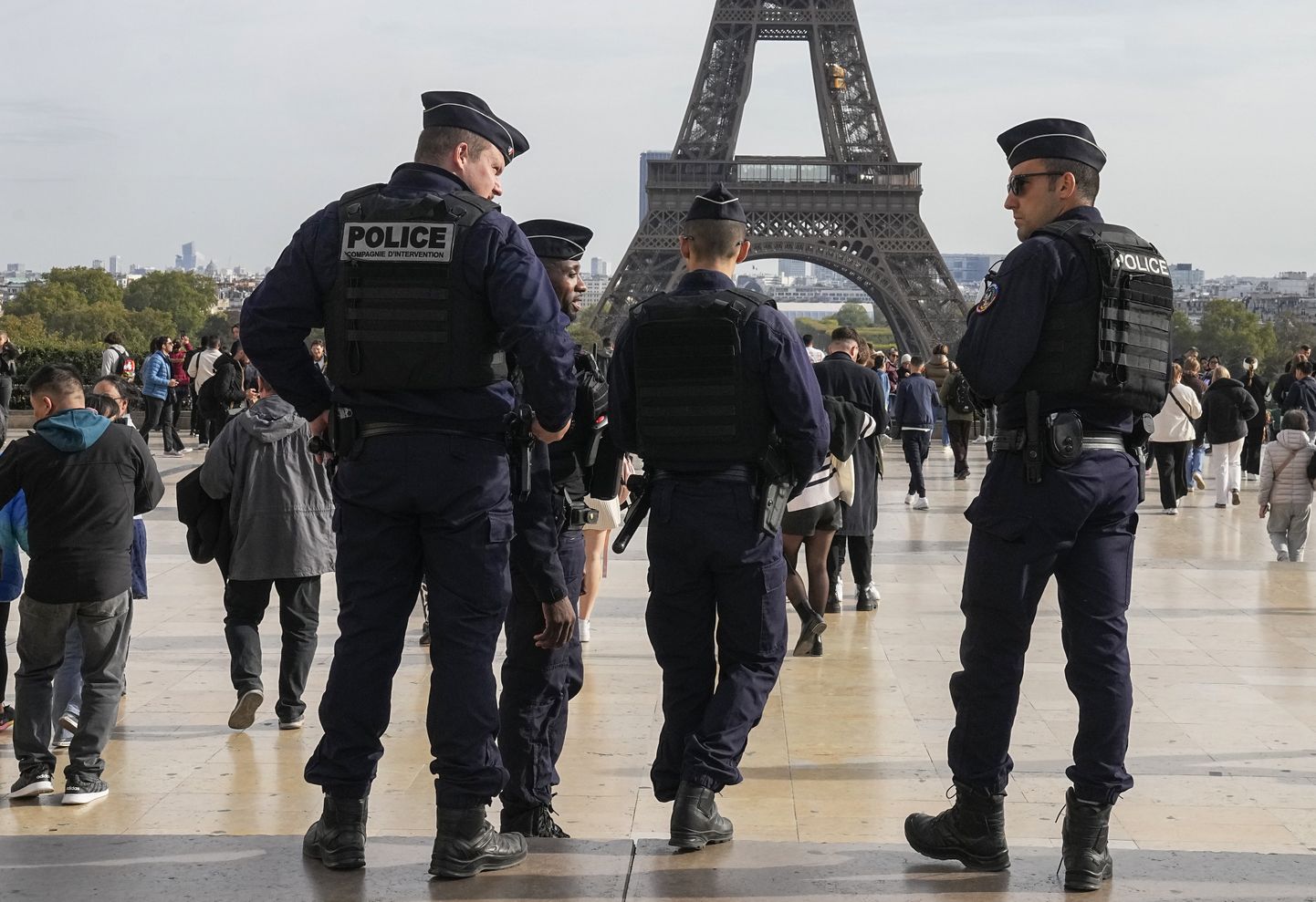 Policija patrulē Parīzē. 2023. gada 17. oktobris.