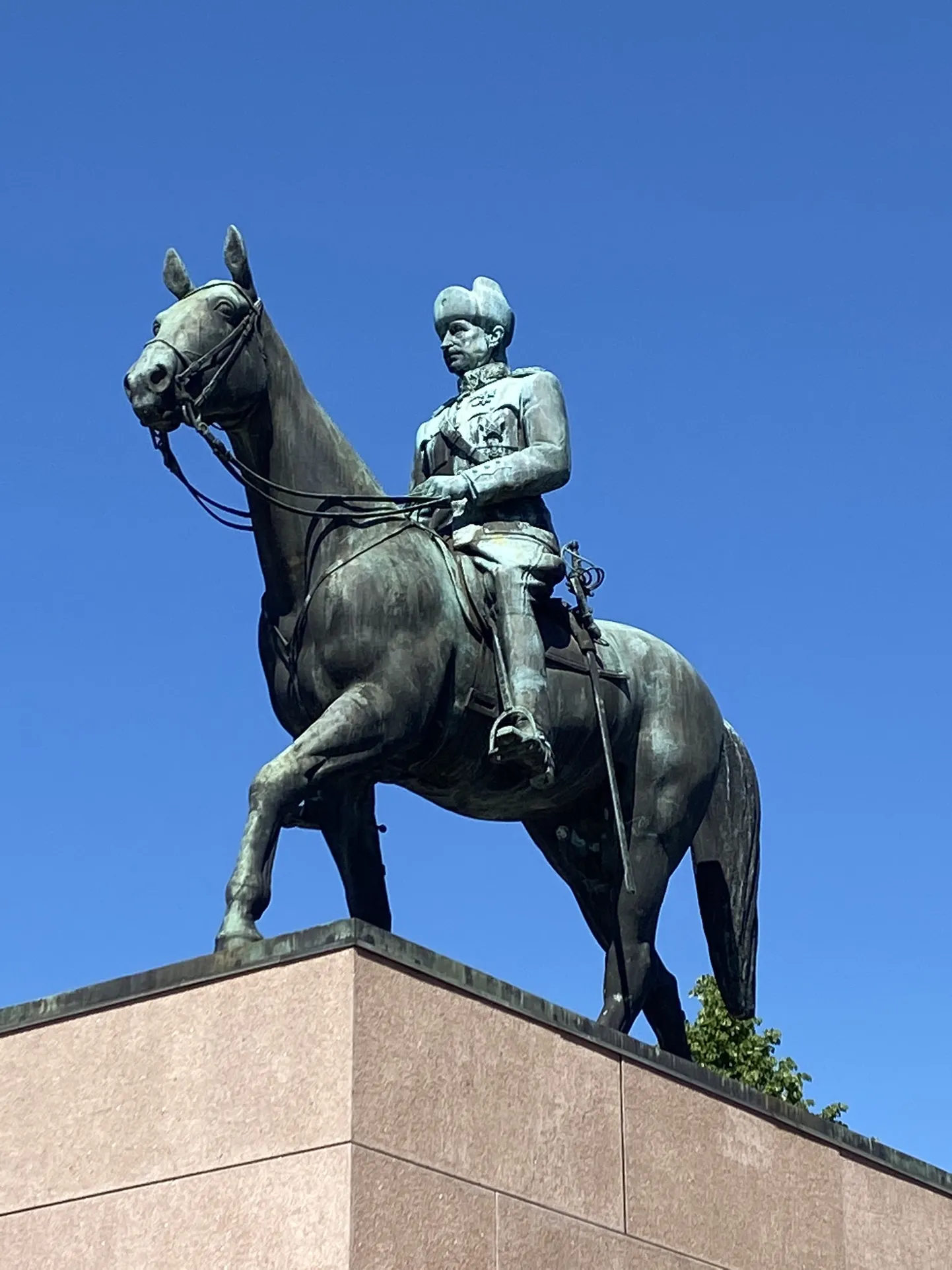 Mannerheimi monument.