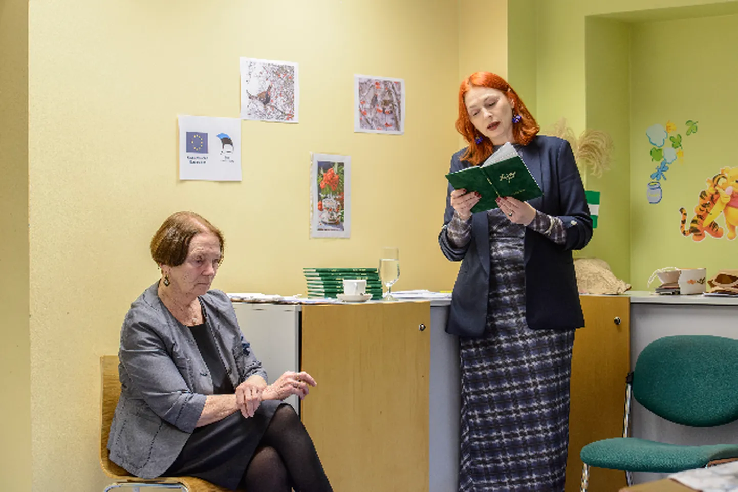 Luuletaja Kandri Mandri külas eakate seltsingul "Pihlapuu".
