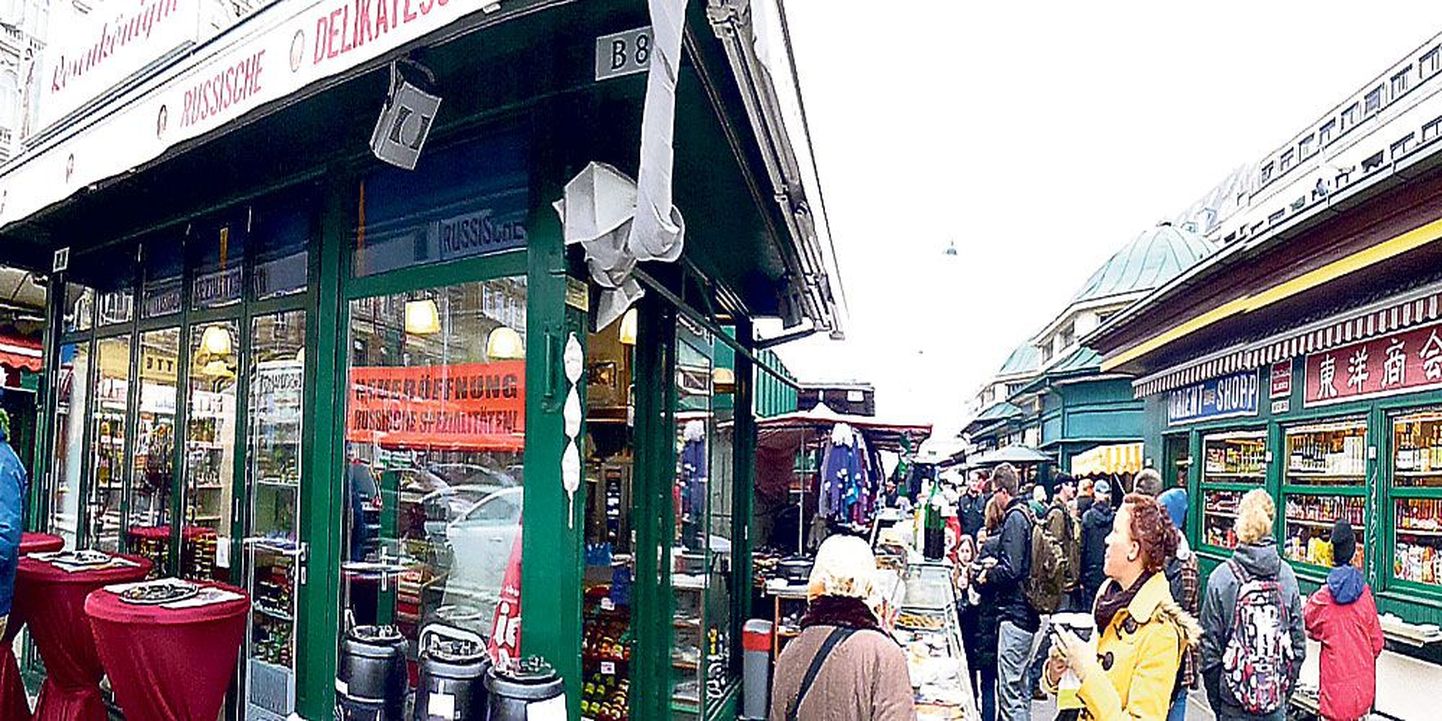 На одной стороне улицы продают русский борщ, на другой китайские деликатесы или турецкие сладости — ведь это Вена.