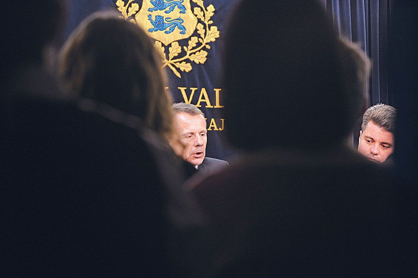 Jürgen Ligi (vasakul) ja Urmas Reinsalu jäid eile eri meelt selles, kas uue võimuliidu antud lubadused ei aja mitte riigieelarvet tasakaalust välja. Foto on tehtud valitsuse pressikonverentsil 2012. aastal.