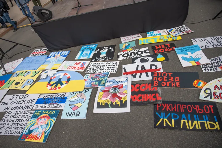 Pretkara protests "Krievu balss pret karu"