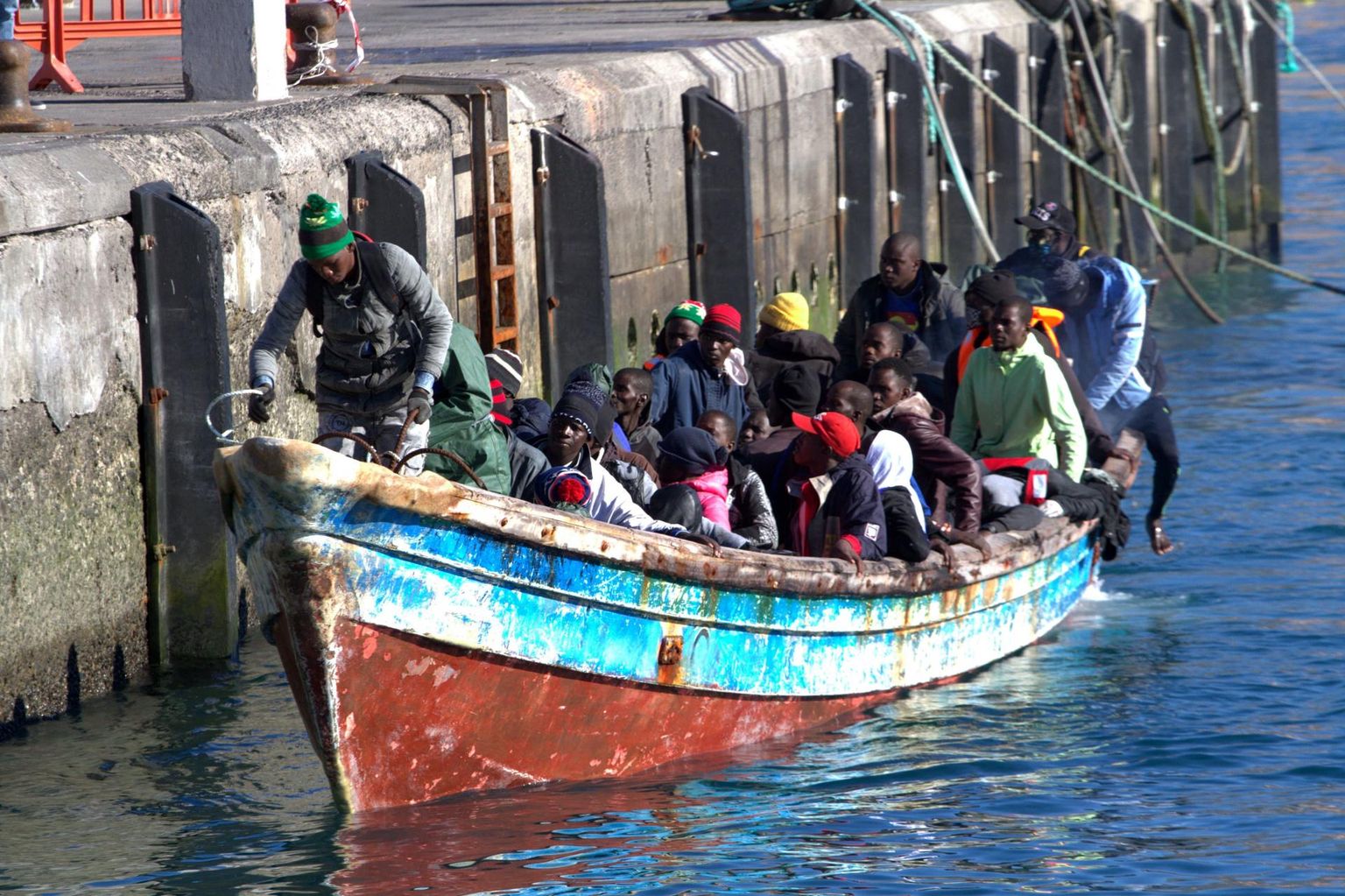 Merelt päästetud 48 migranti Tenerifel.