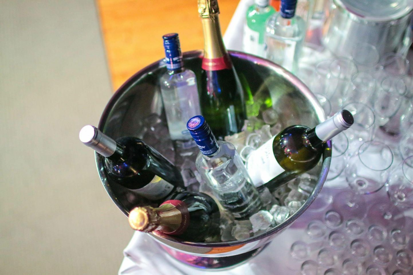 Pärnu linnavolikogu leevendas suvekuudeks öise alkoholimüügi piiranguid.