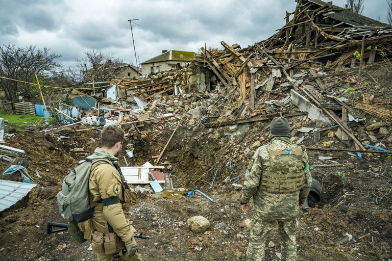 Vene pommirünnaku järel eile Mõkolajivis hävitatud elumaja.