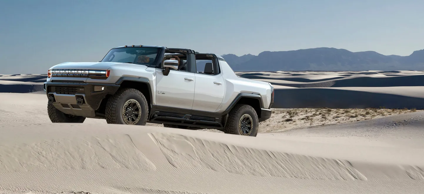 Компания GMC представила электрический внедорожник Hummer.