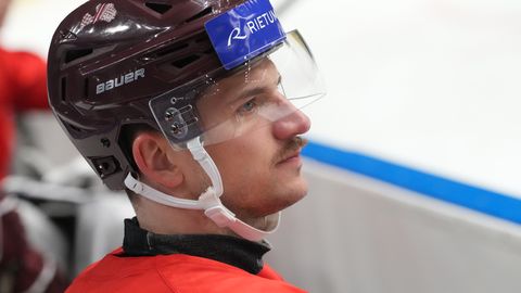 Latvijas izlases hokejists Buncis spēlēs Skudras vadītajā komandā