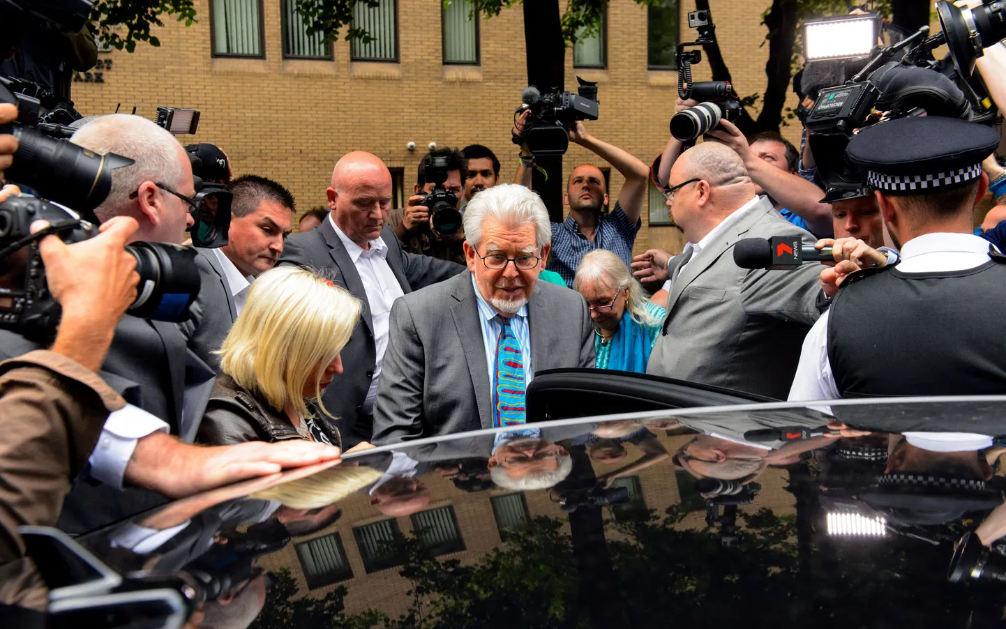 Rolf Harris mõisteti teismeliste tüdrukute seksuaalse ründamise eest süüdi 2014. aastal