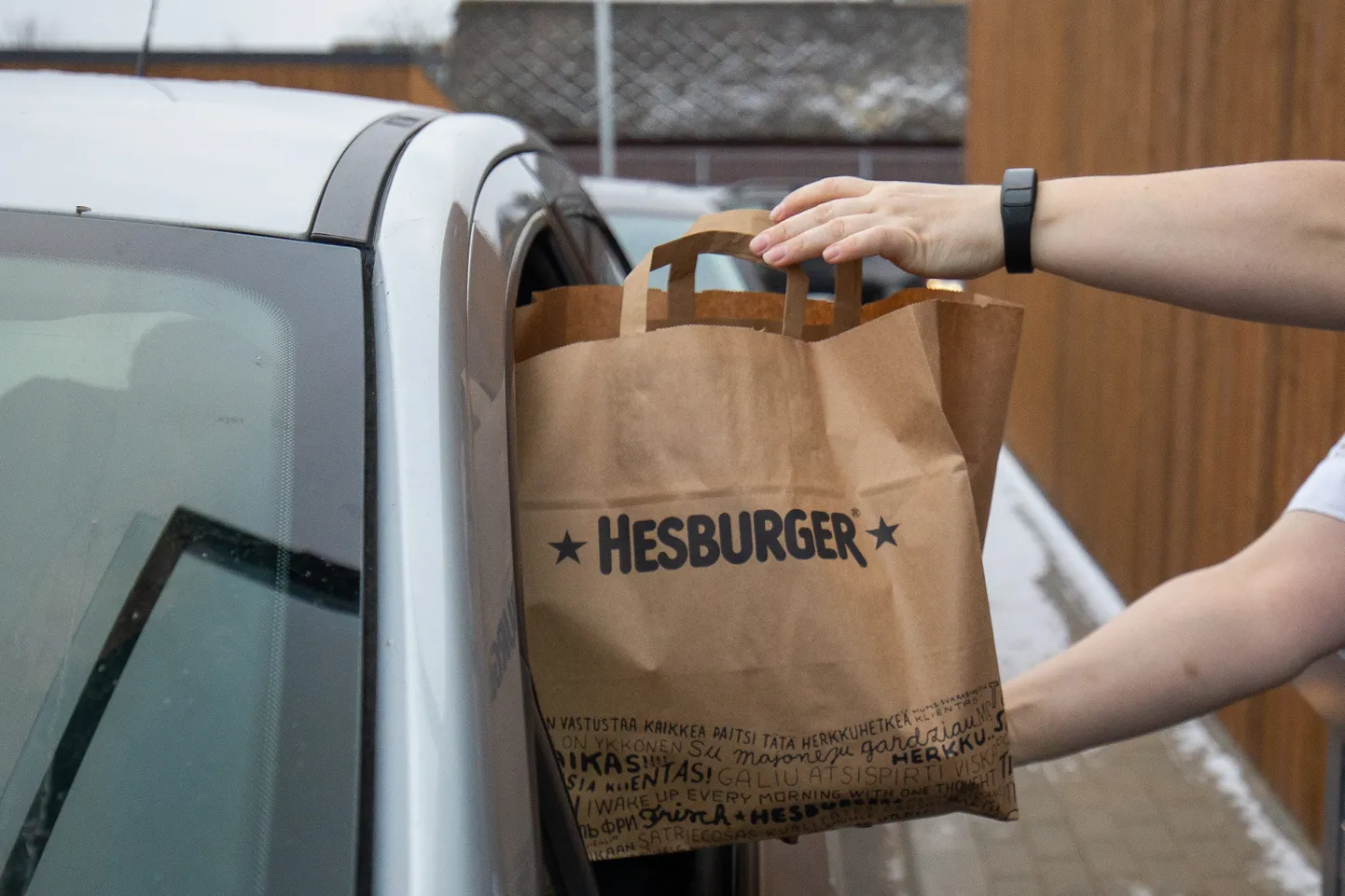 Hesburgeri esindaja kinnitusel ei ole nende tarneraskused klientideni jõudnud.