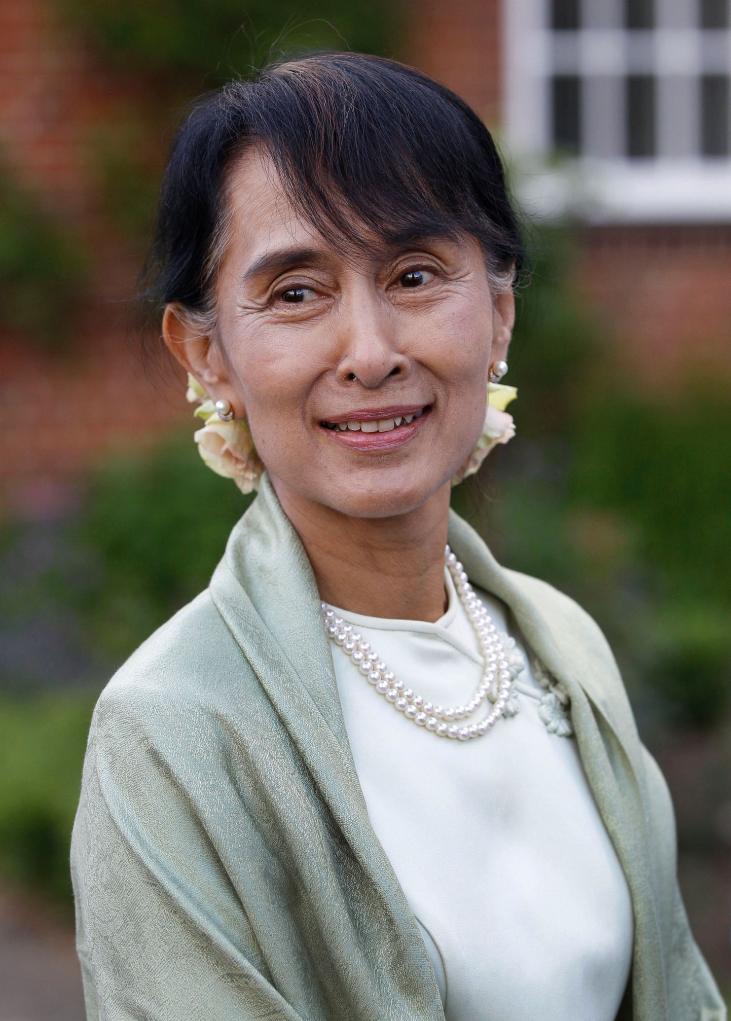 (FILES) This file photo taken on June 19, 2012 shows Myanmar leader Aung San Suu Kyi attending a reception at St Hugh's College in Oxford, northwest of London.
Myanmar leader Aung San Suu Kyi has been stripped of the honorific freedom of Oxford, the British city where she studied and raised her children, over her "inaction" in the Rohingya crisis. "When Aung San Suu Kyi was given the Freedom of the City in 1997 it was because she reflected Oxford's values ??of tolerance and internationalism," the city council said in a statement issued late on November 27, 2017. / AFP PHOTO / POOL / LEFTERIS PITARAKIS