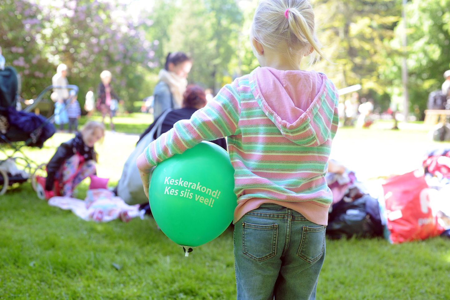 Lastele jagatud õhupallidel oli Keskerakonna logo ja loosung.