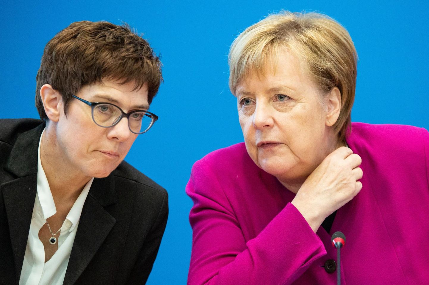 Kristlik-Demokraatliku Liidu peasekretär Annegret Kramp-Karrenbauer (vasakul) on kantsler Angela Merkeli lähedane liitlane. Teda peetakse üheks favoriidiks Merkelist vabaks jäävale CDU juhi kohale.