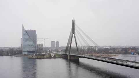 На Вантовом мосту столкнулись три автомобиля