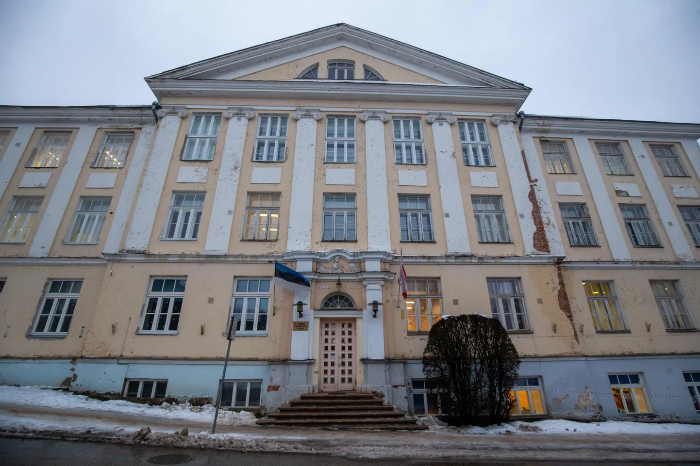 Kaks nädalat ei saaKarlova kooli juurde Lina tänava kaudu.