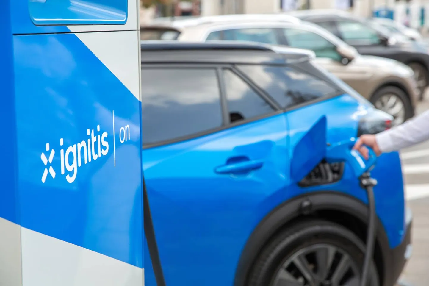 Poes käies saab jätta auto rohelist elektrit laadima.