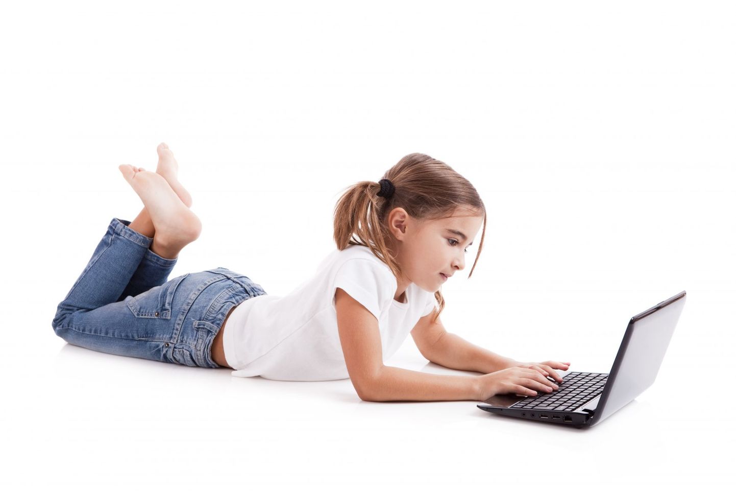 Ребенок с компьютером.