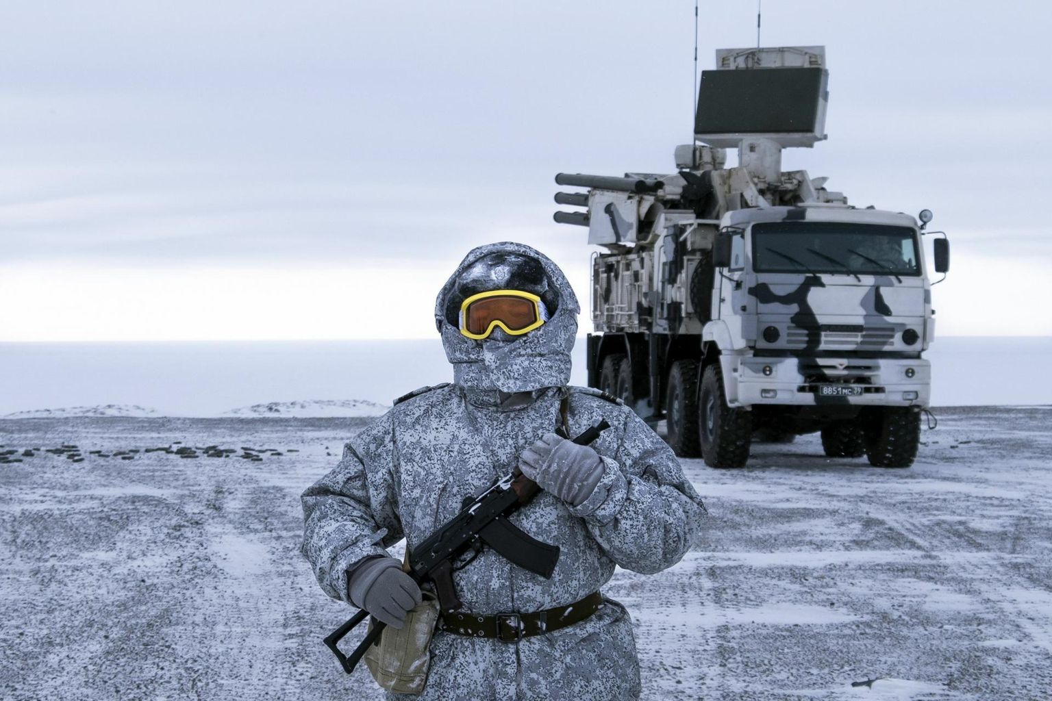 Vene sõdur Pantsir-S1 õhutõrjesüsteemi juures Kotelnõi saarel.
