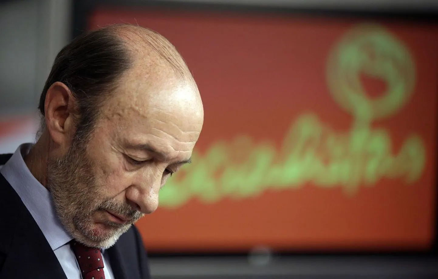 Euroopa Parlamendi valimistel suure kaotuse osaliseks saanud Hispaania opositsiooniliste sotsialistide juht Alfredo Rubalcaba teatas üleeile tagasiastumisest.